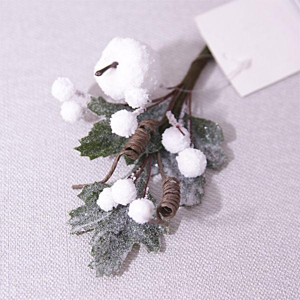 Букетик с белым яблочком и ягодками в обсыпке