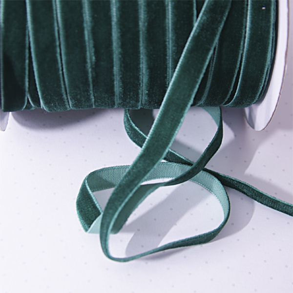 Лента бархатная 9 мм. Цвет изумруд