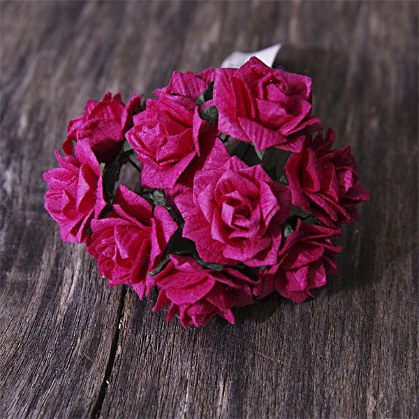 Букет роз с острыми лепестками. Цвет фуксия