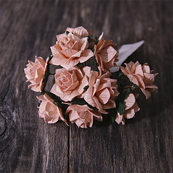 Букет роз с острыми лепестками. Цвет персик