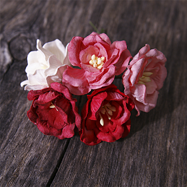 Букет магнолий 3,5 см, цвет красный микс