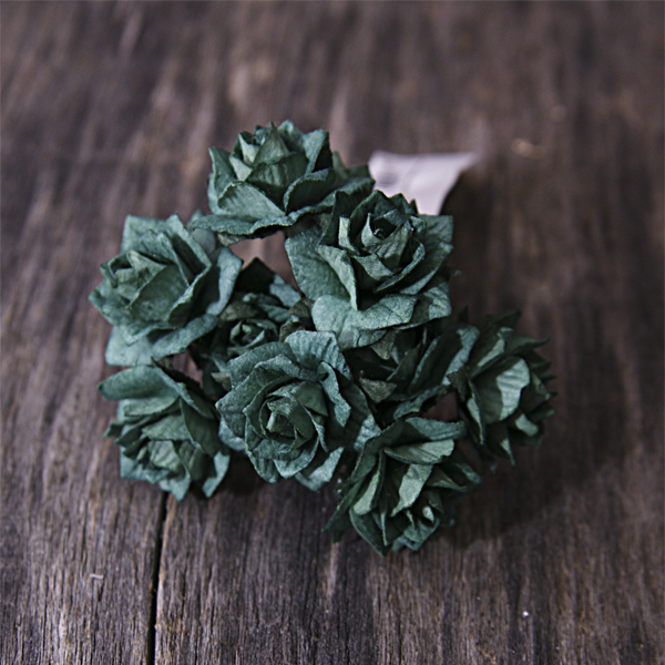 Букет роз с острыми лепестками. Цвет изумруд с бирюзой