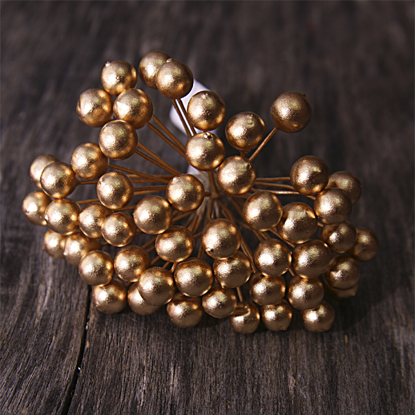 Букет ягодок 50 штук, цвет золотой