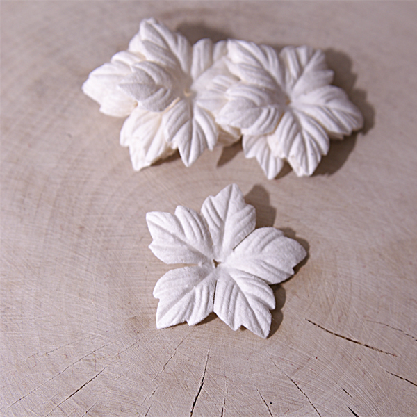 Цветок пуансетии 4 см плоский, цвет белый