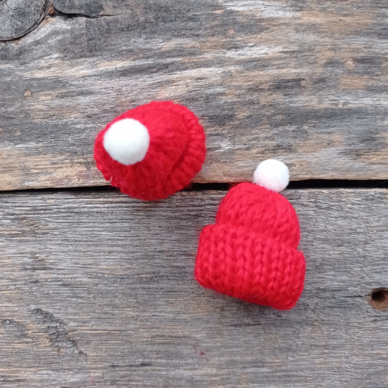 Шапочка вязаная С ПОМПОНОМ Красная