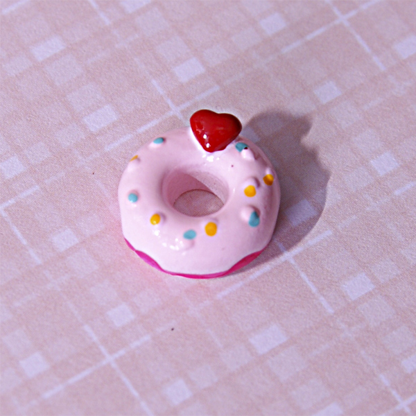 Декор "Вкусняшка - пончик", клубничный (628)