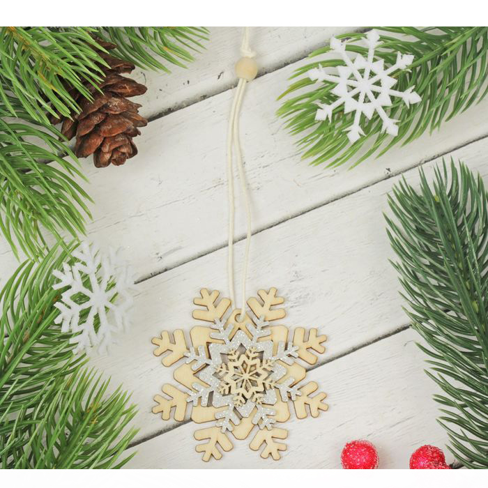 Деревянный декор-подвеска "Резная снежинка"