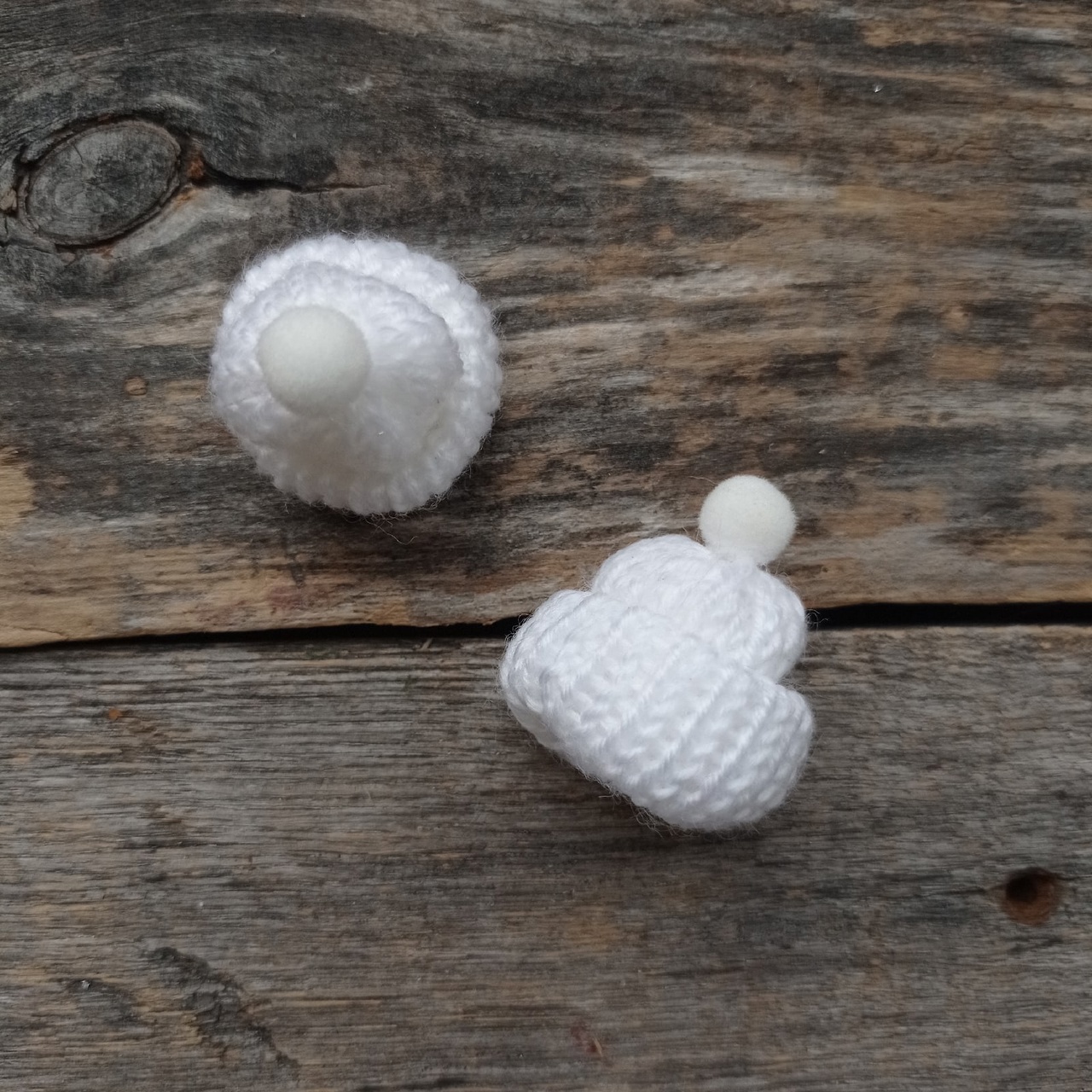 Шапочка вязаная С ПОМПОНОМ Белая