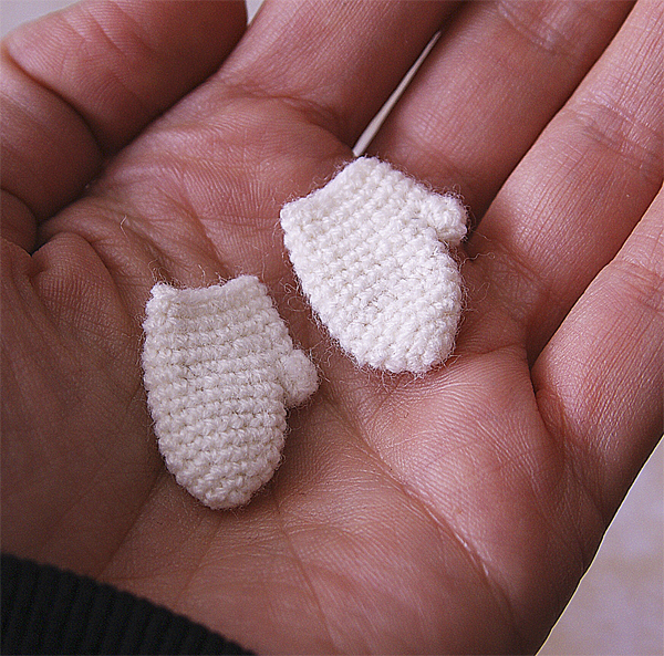 Мини-варежки вязаные ручной работы, цвет белый