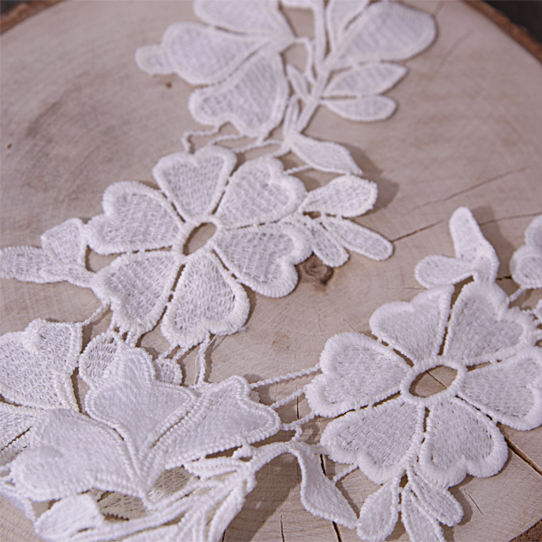 Кружево 10 см "Цветы с веточками", цвет молочный