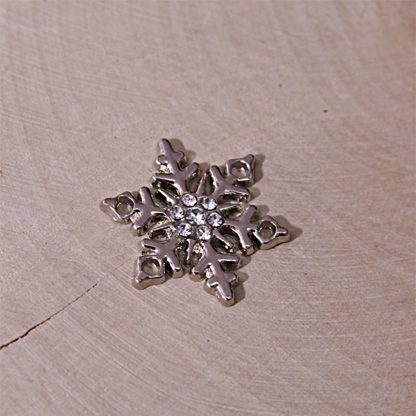 Подвеска металлическая "Снежинка со стразиками". Цвет серебряный. (224)