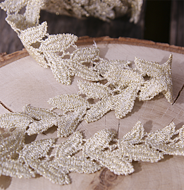 Кружево 3 см "Листья", цвет бежевый с золотом