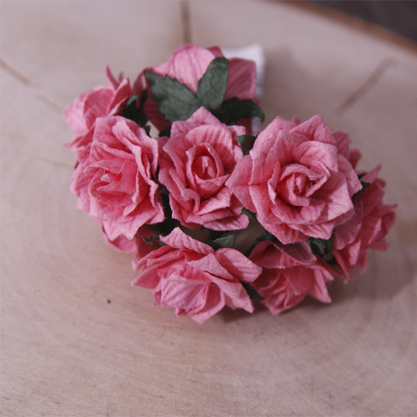 Букет роз с острыми лепестками. Цвет коралловый