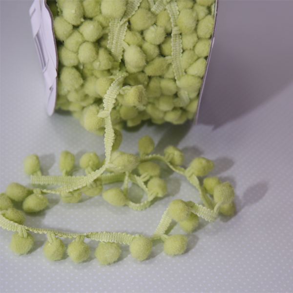 Тесьма с помпонами 1 см, цвет весенний зелёный