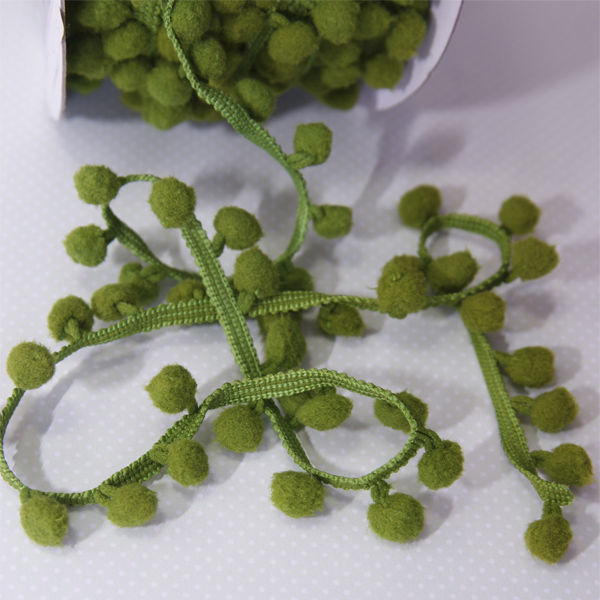 Тесьма с помпонами 1 см, цвет оливковый