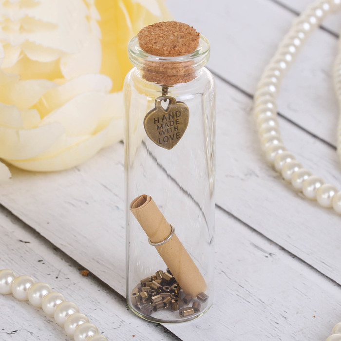 Бутылочка с поздравлением и сердечком