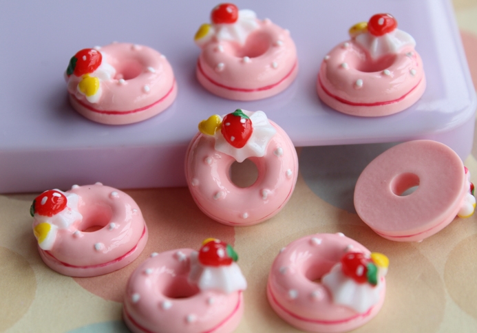 Декор "Вкусняшка - пончик", клубничный