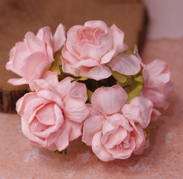 Букет роз 4 см с тисненёнными лепестками, цвет нежный розовый