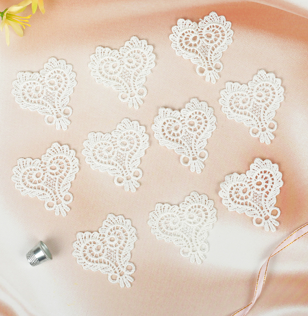 Вязаное сердечко 6,5*6см, цвет белый