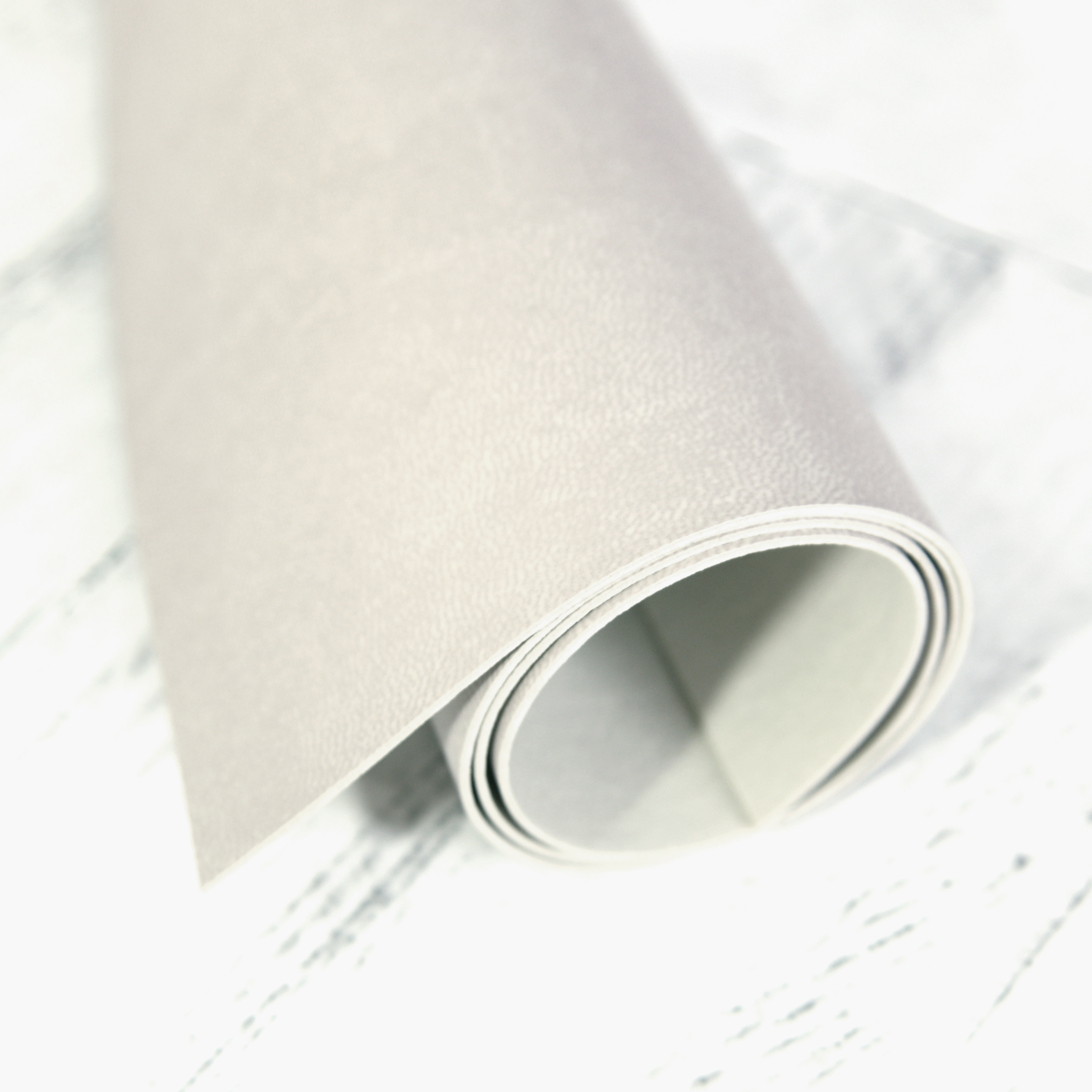 Кожзам переплётный 35 х 50 см. Цвет светлый серо-бежевый