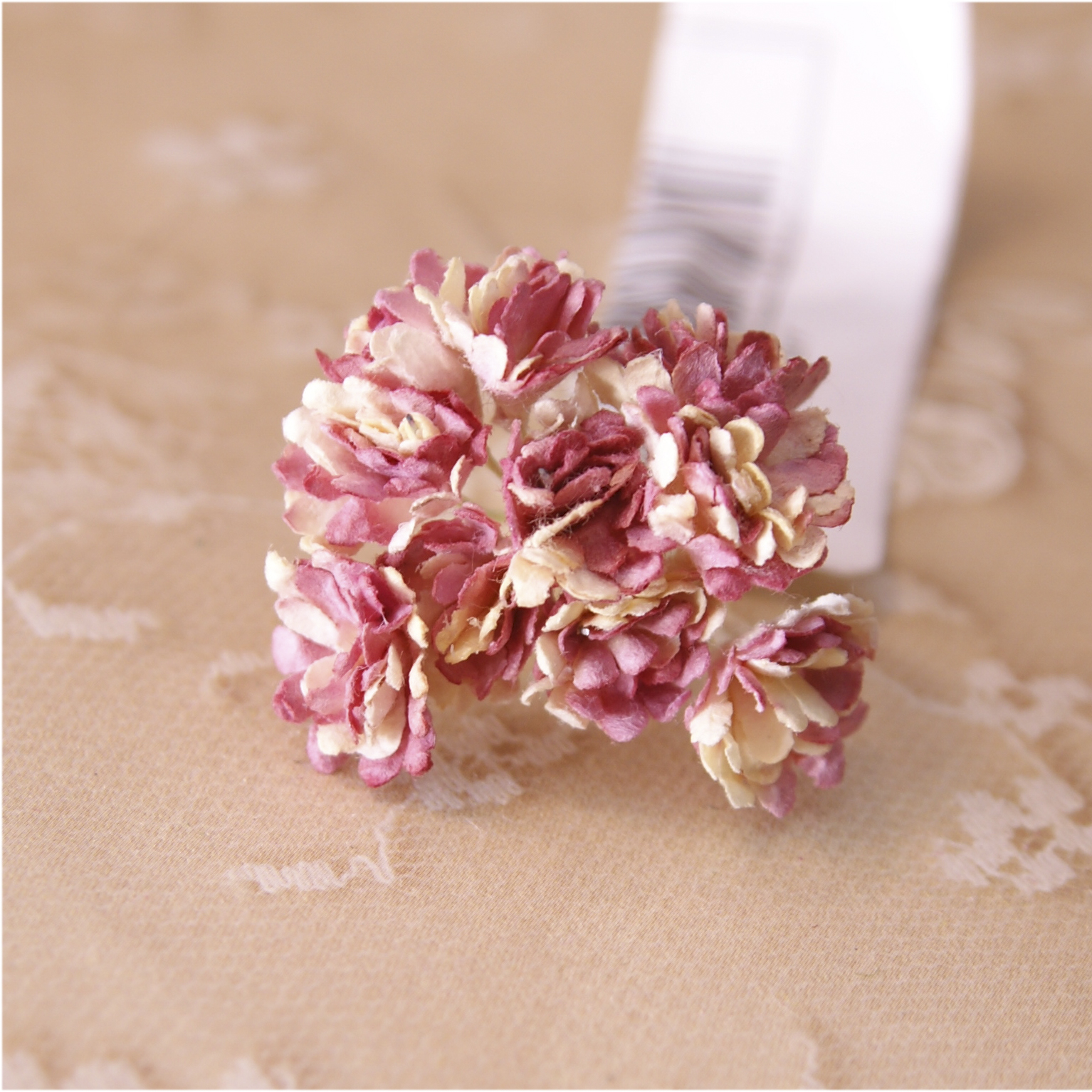 Букет гипсофил, цвет вечерняя роза/кремовый