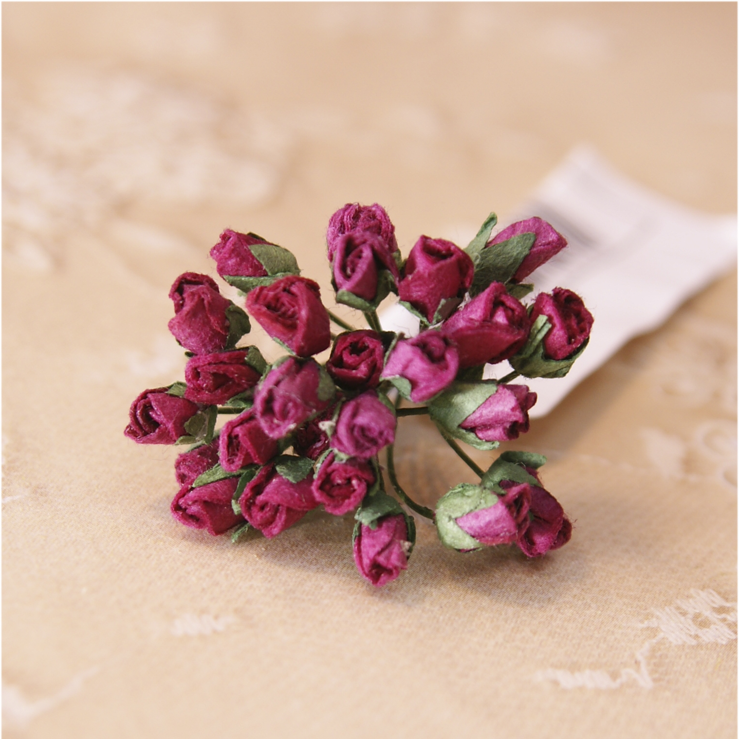 Букет микро-бутонов роз полуоткрытых, 25 штук, цвет бордовый