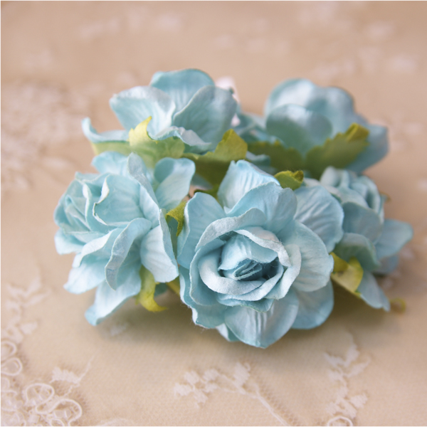 Букет роз 4 см с тисненёнными лепестками, цвет мятно-голубой