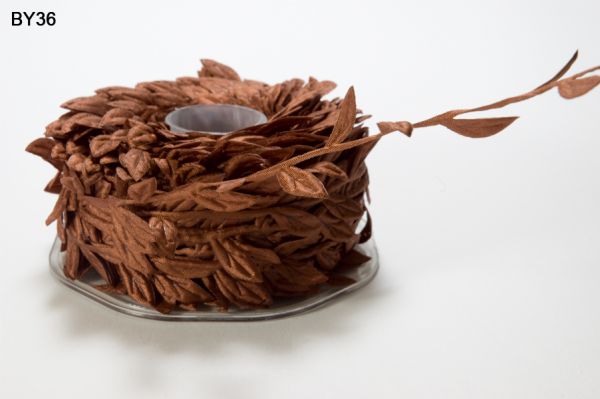 Лента-гирлянда May Arts "Листочки". Цвет шоколадный.