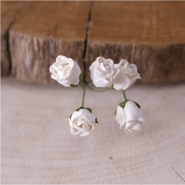 Букет мини-бутонов роз полуоткрытых, 5 штук, цвет белый