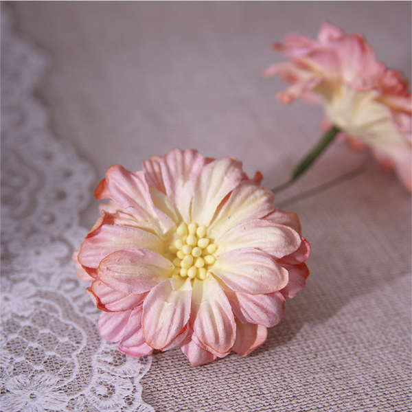 Цветок герберы 5 см, цвет персиково-розовый с жёлтым