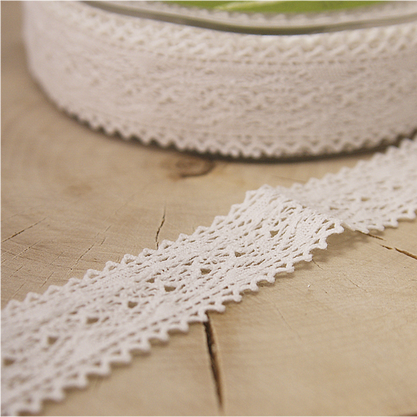 Кружево вязаное тонкое 25 мм, цвет белый