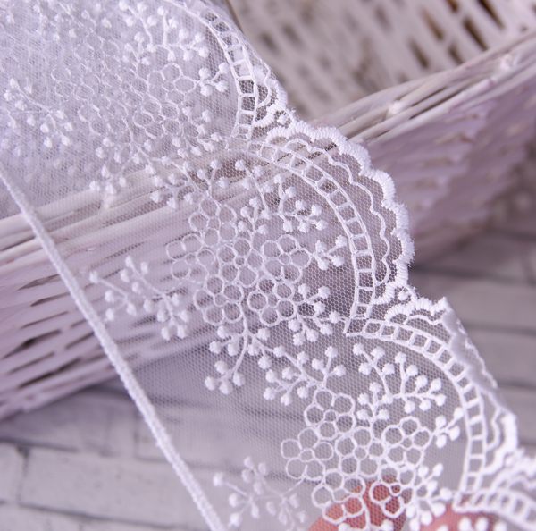 Кружево на сетке 8 см "Цветочки с ягодками", цвет белый