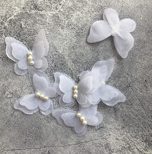 Украшение из ткани "Бабочка", цвет белый (854)