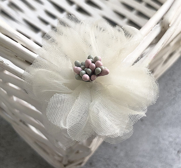 Цветок шифоновый 4 см, цвет кремовый