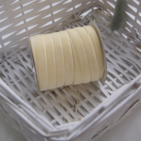 Лента бархатная 10 мм. Цвет ванильно-жёлтый