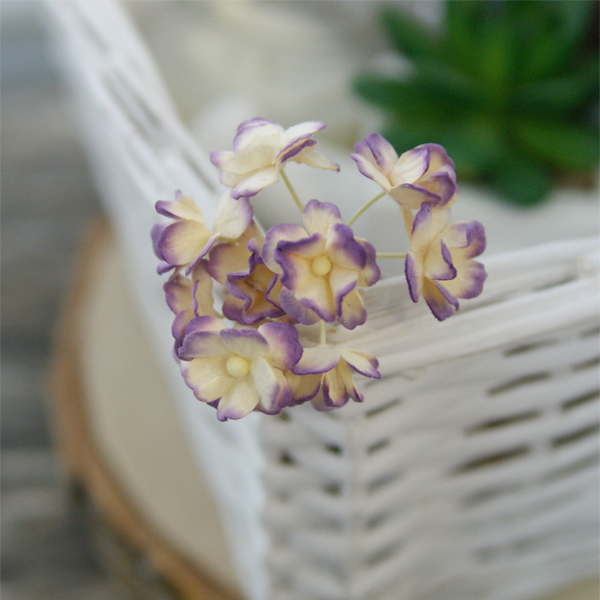 Букет цветов вишни 15 мм. Цвет кремово-сиреневый