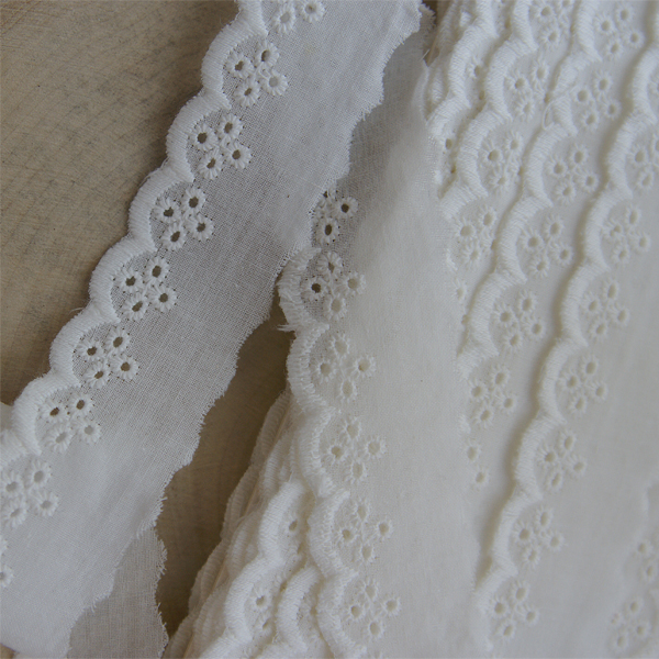 Шитьё 3 см, "Четырёхлистник", цвет молочный (195370)