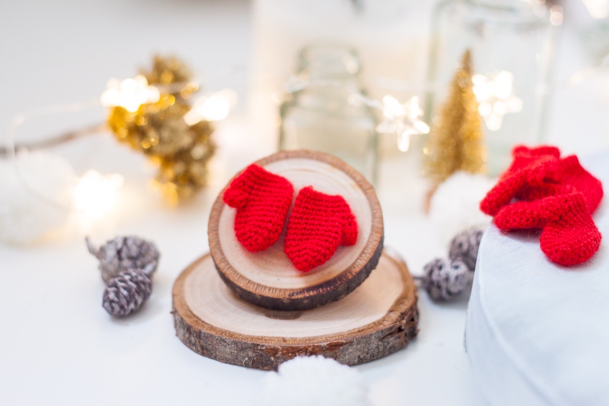 Мини-варежки вязаные ручной работы, цвет красный