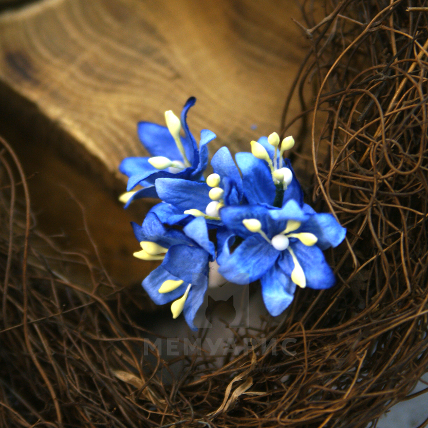 Букет маленьких лилий 2 см, цвет небесный