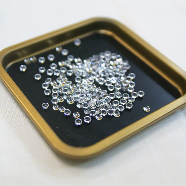 Камешки-стразики для шейкеров и декора 4 мм, прозрачные