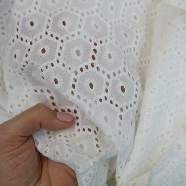 Отрез хлопкового шитья 32 х 50 см, цвет белый