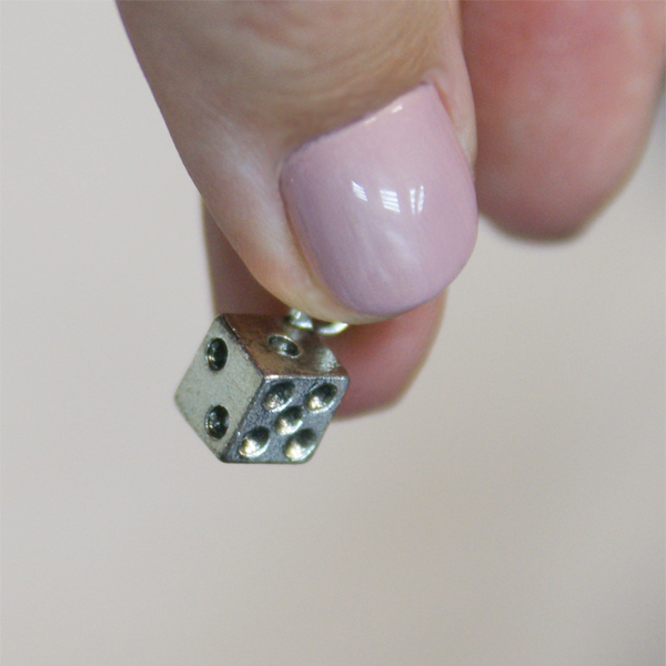 Подвеска металлическая "Игральная кость" (495)