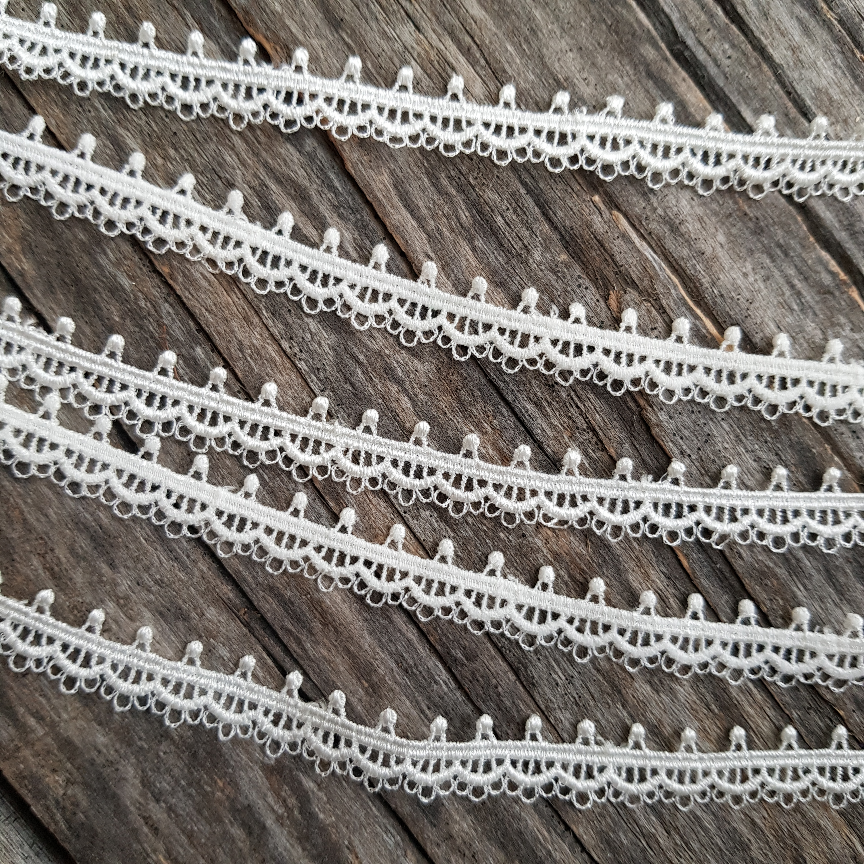 Кружево 1,5 см "Гребешок с точкой", цвет белый