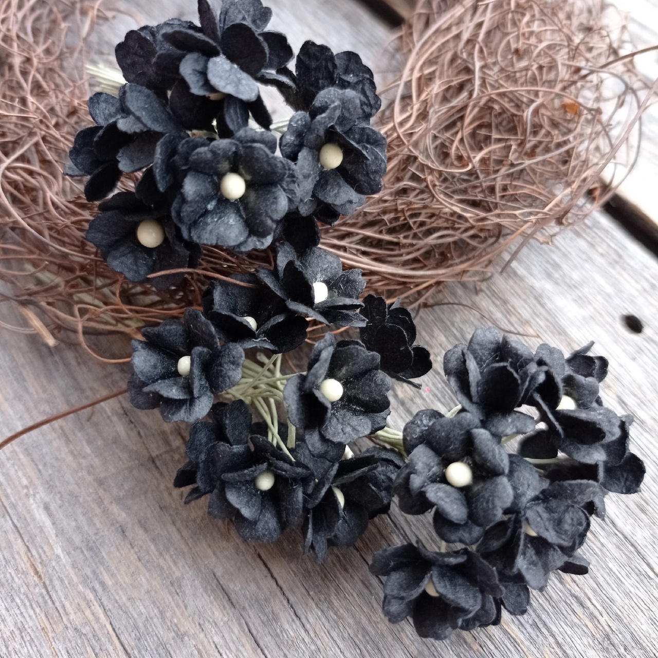 Букет цветов вишни 15 мм. Цвет чёрный