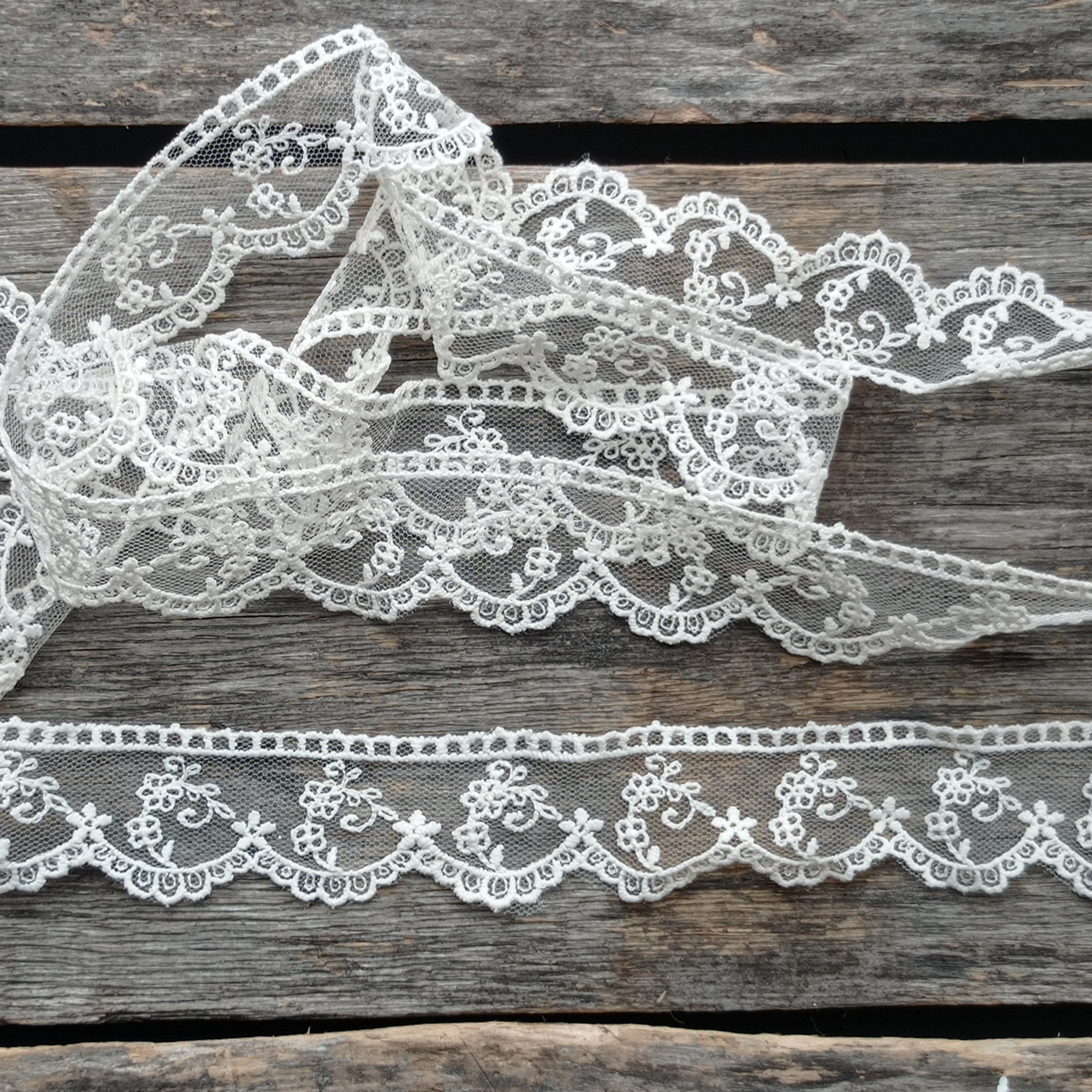 Кружево на сетке 3см "Фестоны с цветочком" цвет молочный