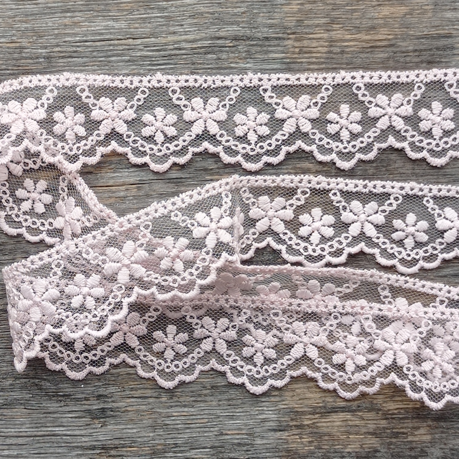 Кружево на сетке 2,5см "Цветочки" цвет нежно-розовый