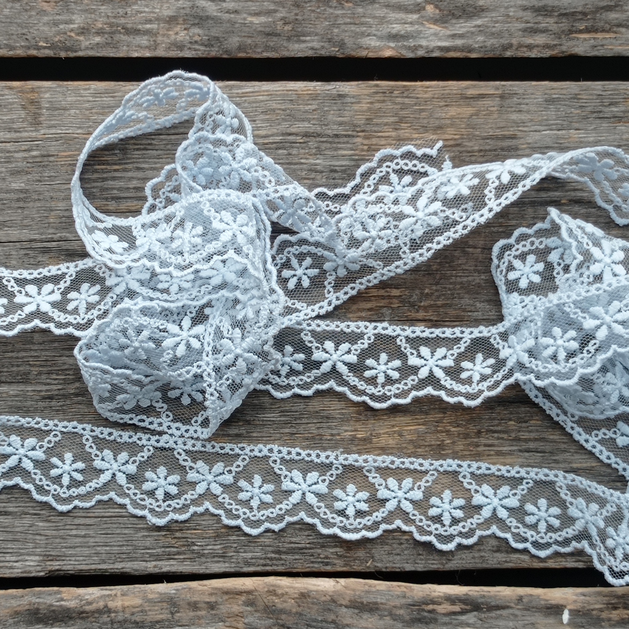 Кружево на сетке 2,5см "Цветочки" цвет голубой