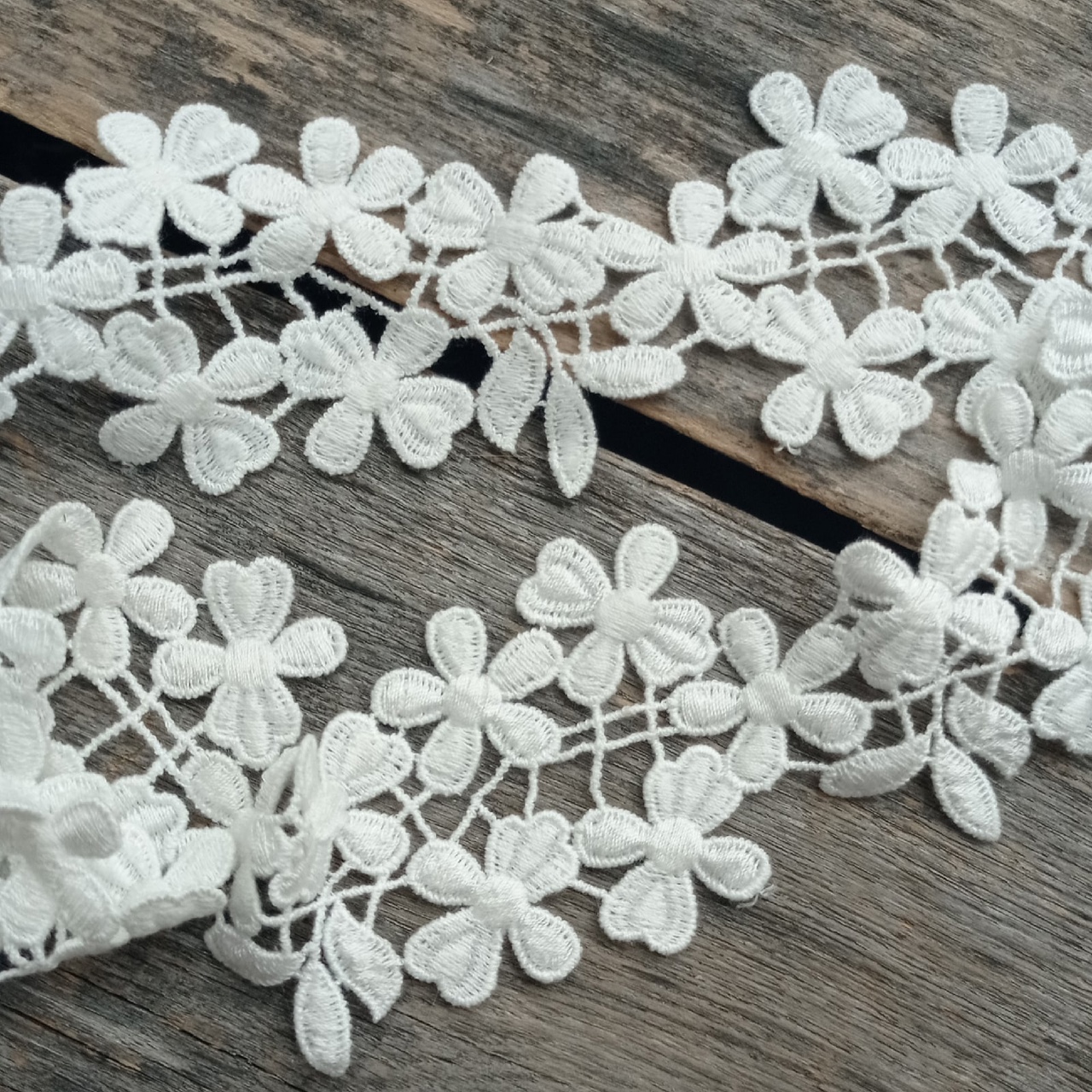 Кружево 5 см "Цветы с листьями" цвет белый