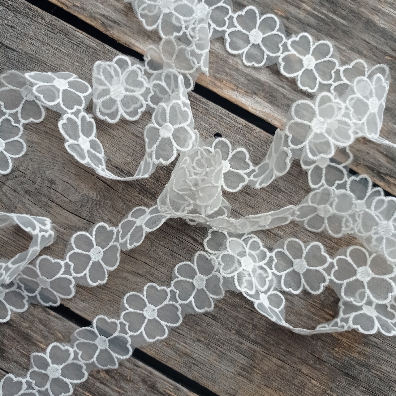 Кружево 3 см "Цветочки на органзе" цвет белый