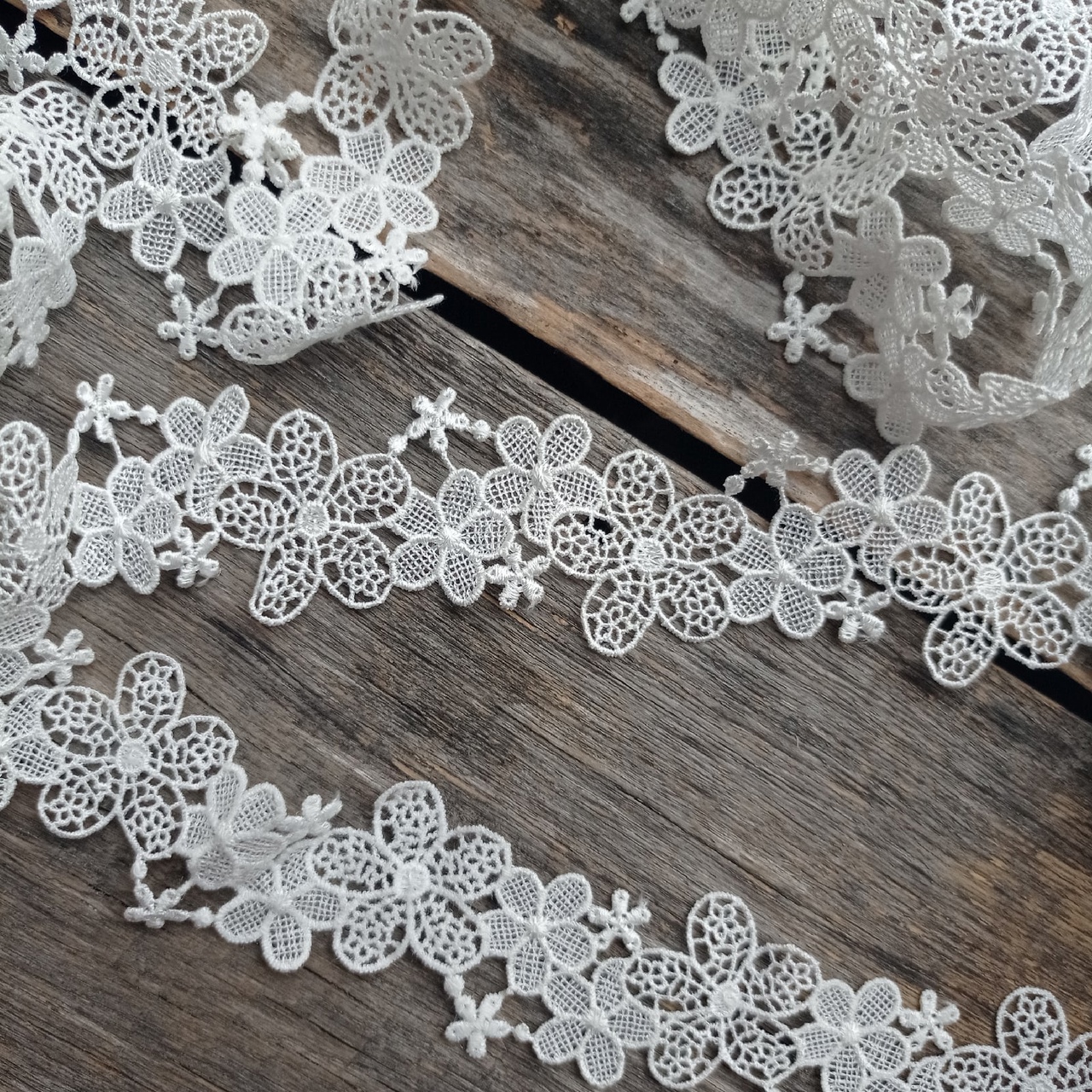 Кружево гипюрное 3,5 см "5 сетчатых цветочков" цвет белый
